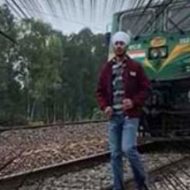 線路でTikTokの撮影をしていた男、列車に激突されて死ぬ瞬間を映してしまう…